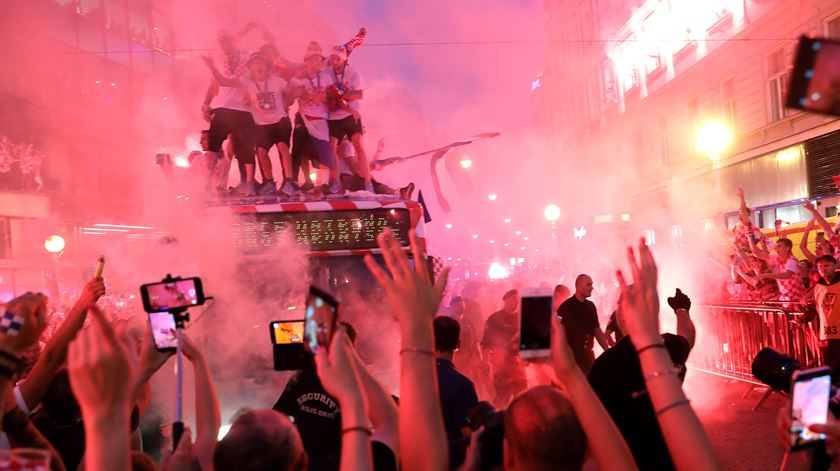 Recebidos como campeões. Jogadores da Croácia emocionados no regresso a casa