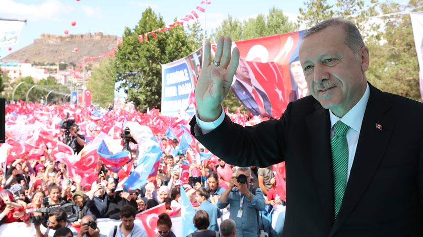 Erdogan cavalga onda de popularidade depois de ação militar na Síria. Foto: EPA