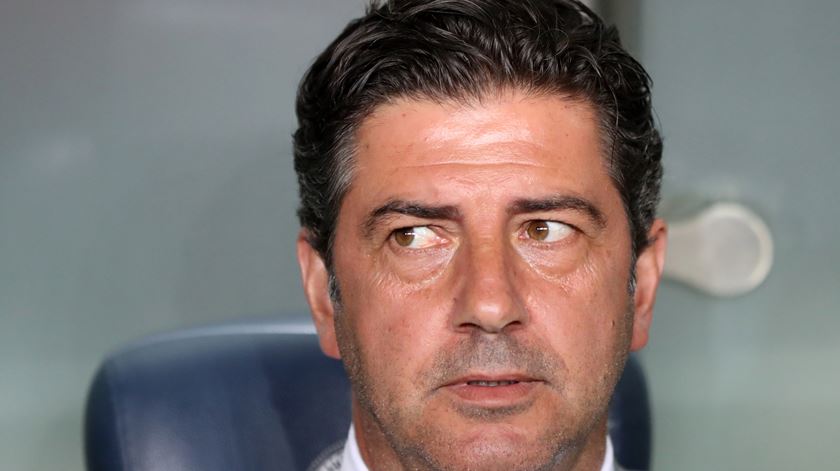 Rui Vitória admite que os jogadores têm "olhos e ouvidos". Foto: Erdem Sahin/EPA