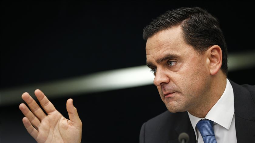 “Von der Leyen tem que mostrar que não quer arrastar os pés” como a direita