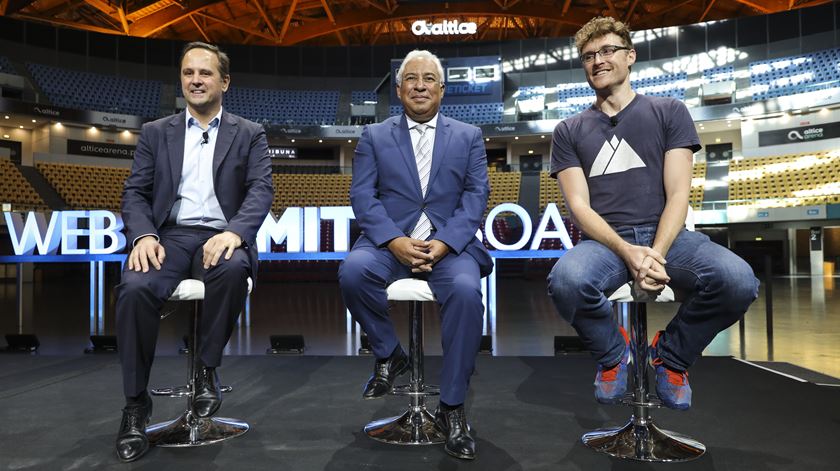 Fernando Medina, António Costa e Paddy Cosgrave no anúncio de mais 10 anos de web summit em Lisboa (03/10/2018) Foto: Miguel A.Lopes/Lusa