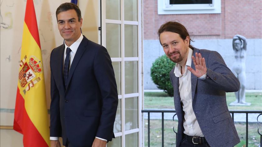 O primeiro-ministro espanhol Pedro Sánchez e líder do Unidas Podemos, Pablo Iglesias. Foto: EPA