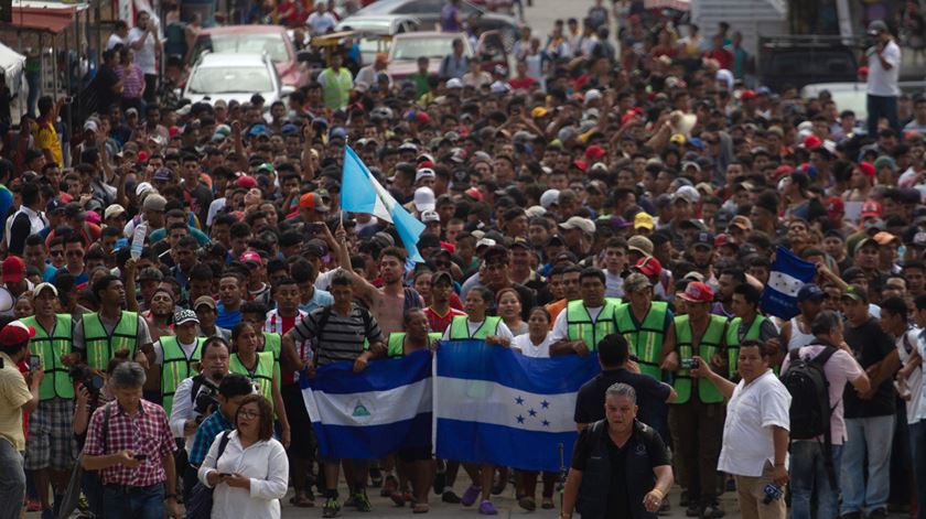 Hondurenhos na fronteira com o México. Foto: Maria de la Luz Ascencio/EPA