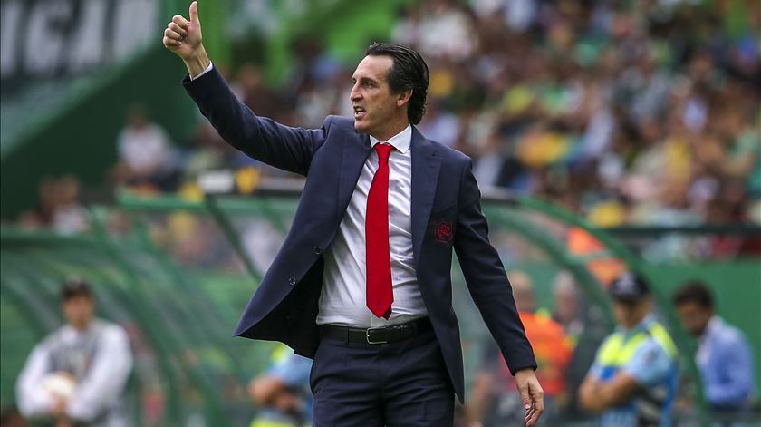 Unai Emery está sem clube, depois de ter sido demitido do Arsenal em novembro Foto: José Sena Goulão/Lusa Unai Emery está sem clube, depois de ter sido demitido do Arsenal em novembro Foto: José Sena Goulão/Lusa