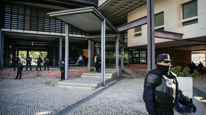 Bruno de Carvalho chegou ao Tribunal do Barreiro por volta das 9h30 desta terça-feira. Foto: Mário Cruz/Lusa