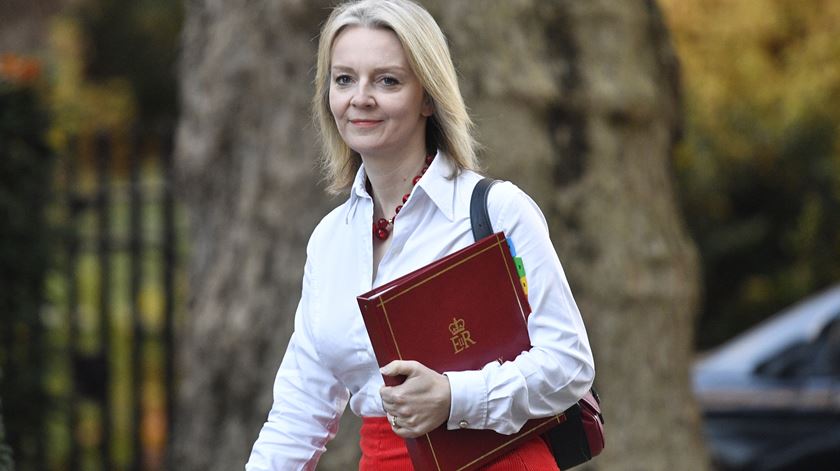 Ocidente deve assegurar que Putin perde a guerra, diz ministra britânica