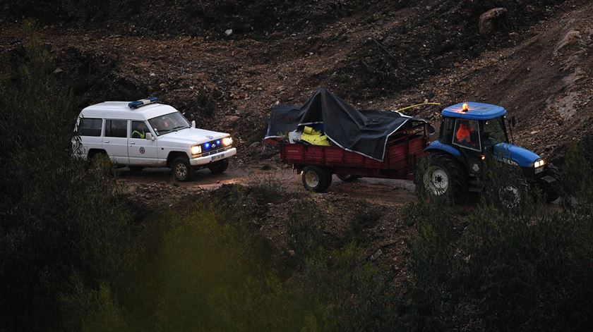 destroços do helicóptero do INEM que se despenhou em Valongo Foto: Octávio Passos/Lusa