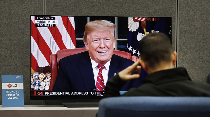 Trump mantém Governo paralisado enquanto não houver financiamento para o muro
