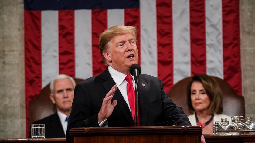 Trump faz o balanço do Estado da União e garante que vai construir o muro