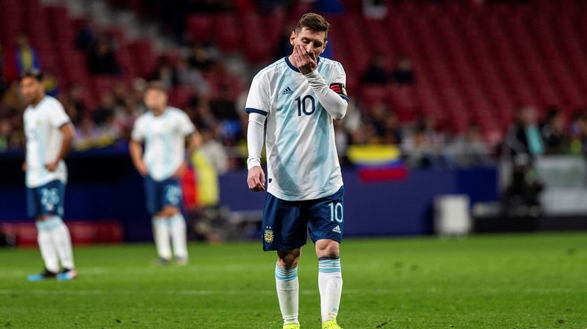 Messi desiludido com as exibições e resultados da Argentina. Foto: Rodrigo Jiménez/EPA