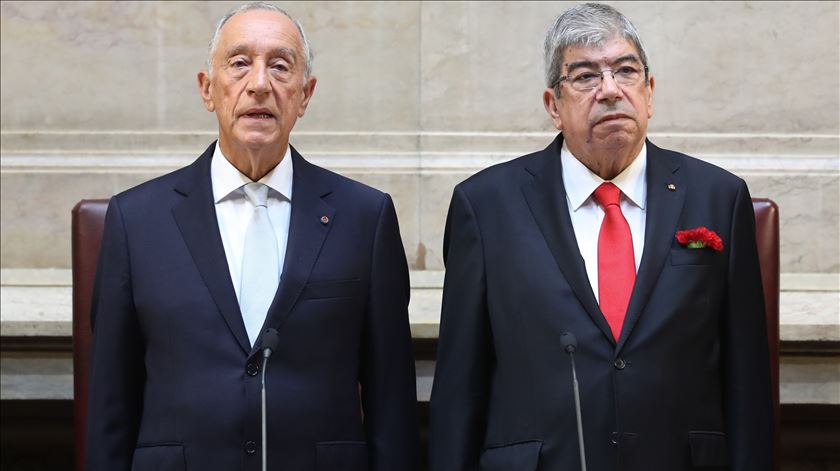 O Presidente da República, Marcelo Rebelo de Sousa, acompanhado pelo presidente da Assembleia da República, Ferro Rodrigues, durante a sessão solene comemorativa dos 45 anos da Revolução de 25 de Abril na Assembleia da República em Lisboa Foto: António Cotrim/Lusa