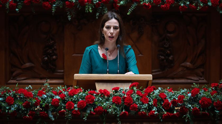 A deputada do PCP Diana Ferreira intervem durante a sessão solene comemorativa dos 45 anos da Revolução de 25 de Abril na Assembleia da República em Lisboa Foto: António Cotrim/Lusa