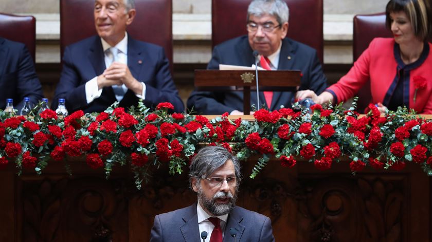 O deputado do Partido Social Democrata (PSD) Pedro Roque intervem durante a sessão solene comemorativa dos 45 anos da Revolução de 25 de Abril na Assembleia da República em Lisboa Foto: António Cotrim/Lusa