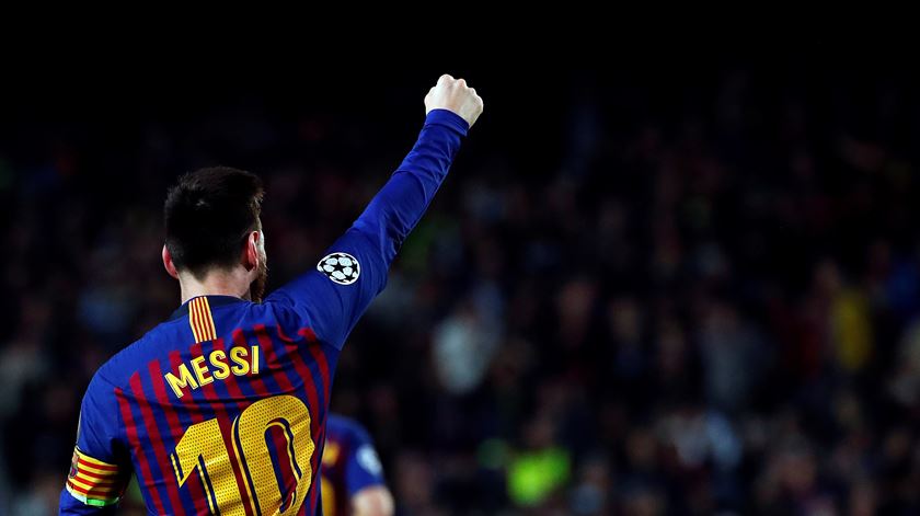 Lionel Messi queria sair do Barcelona, mas ficará mais uma época no clube. Foto: Alberto Estevez/EPA