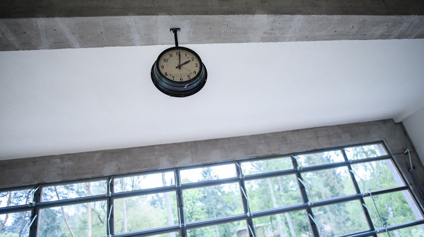 Peritos propõem fim de mudança da hora na UE e harmonização com hora solar