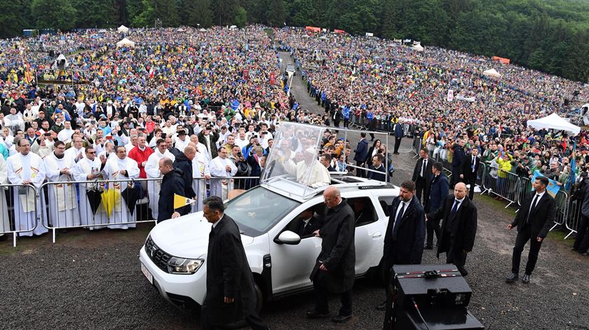 Papa em santuário na Transilvânia: “Peregrinar significa sentir-se chamados e impelidos a caminhar juntos”