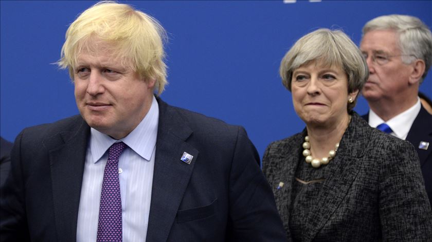 "Boris Johnson reclama 'o direito natural' de suceder a Theresa May"