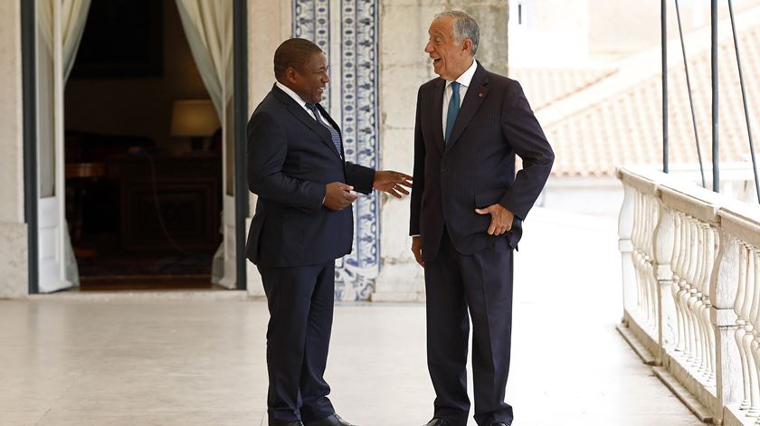 Presidente de Moçambique Filipe Nyusi com Marcelo Rebelo de Sousa, em Lisboa. Foto: Atónio Pedro Santos/EPA