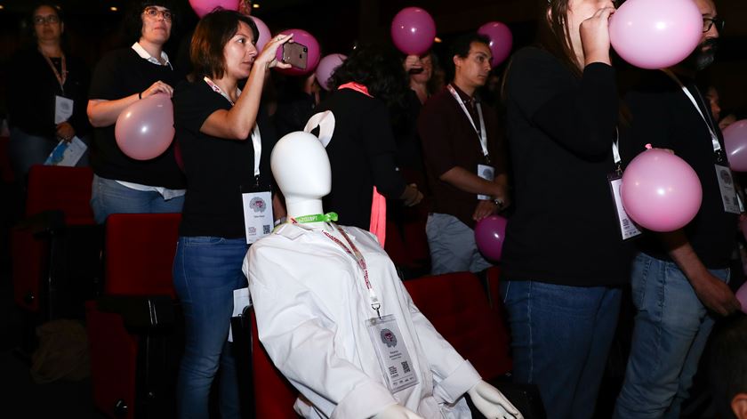 Protesto de investigadores precários durante a cerimónia de abertura do "Ciência 2019 - Encontro com a Ciência e Tecnologia em Portugal", na passada segunda-feira. Foto: António Cotrim/Lusa