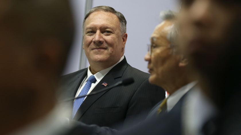 O secretário de Estado americano Mike Pompeo, durante uma conferência de imprensa no âmbito do fórum anual da Associação das Nações do Sudeste Asiático. Foto: EPA/Narong Sangnak