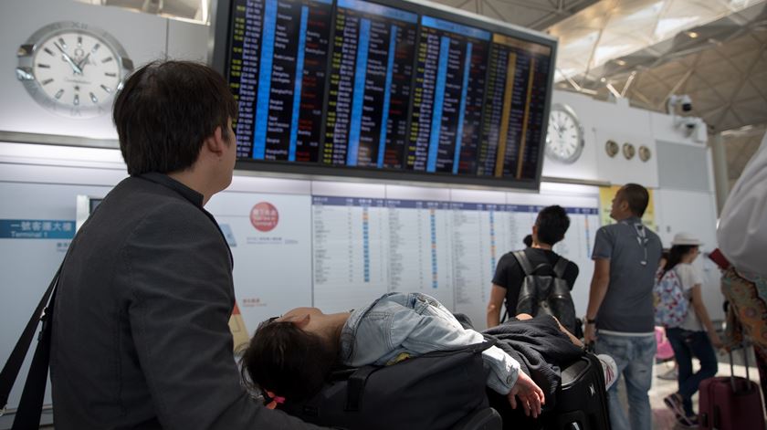 Controladores de tráfego aéreo juntaram-se ao protesto. Foto: Jerome Favre/ EPA