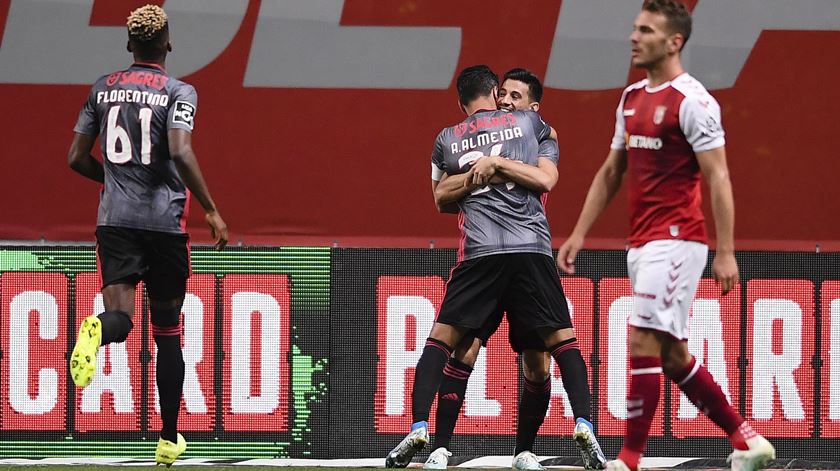 Benfica “repudia e desmente” acusação de falta de profissionalismo de jogadores Benfica “repudia e desmente” acusação de falta de profissionalismo de jogadores