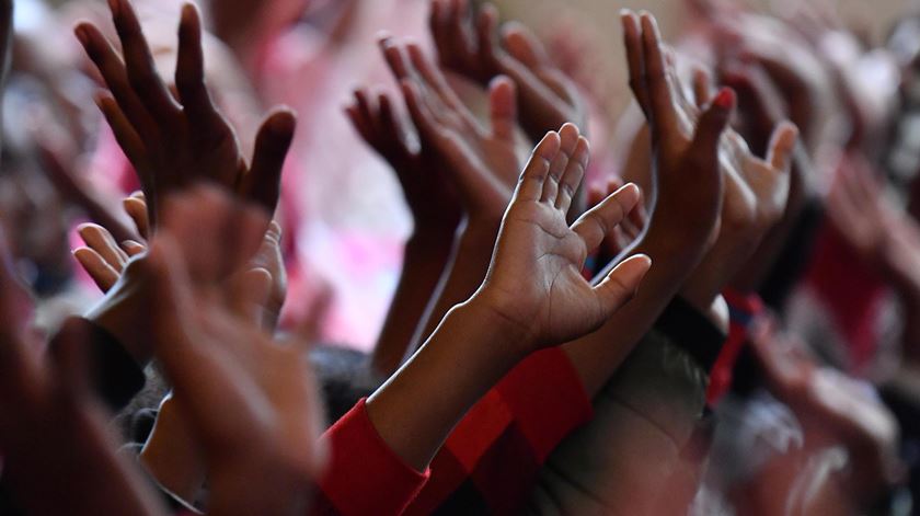 Uma igreja de jovens no Madagáscar. Foto: Luca Zennaro/EPA