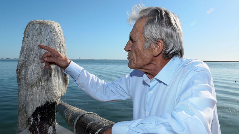 Jerónimo de Sousa em passeio de barco na Ria Formosa. Foto: Luís Forra/Lusa