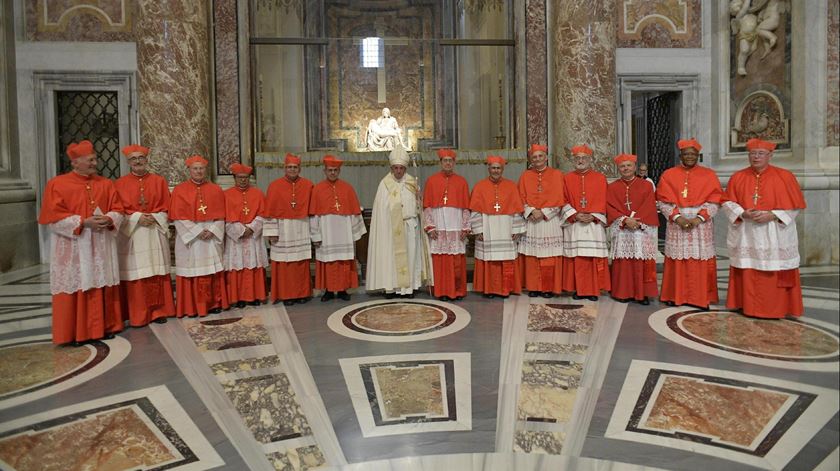 O Papa com os novos cardeais. Foto: EPA