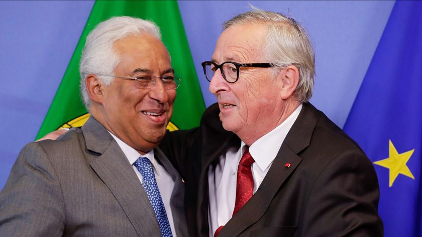 Antínio Costa e Jean-Claude Juncker, esta quinta-feira, em Bruxelas. Foto: Stephanie Lecocq/EPA