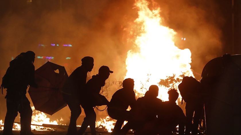 Protestos em Barcelona, na Catalunha. Foto: Andreu Dalmau/EPA