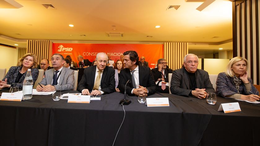 O presidente do PSD, Rui Rio, ladeado pelo secretário geral José Silvano e pelos vice-presidentes Salvador Malheiro e David Justino, durante a reunião do Conselho Nacional do PSD, em Bragança. Foto: Pedro Sarmento Costa/Lusa