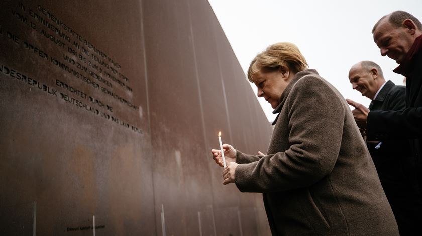 Merkel exorta Europa a defender valores da democracia e liberdade