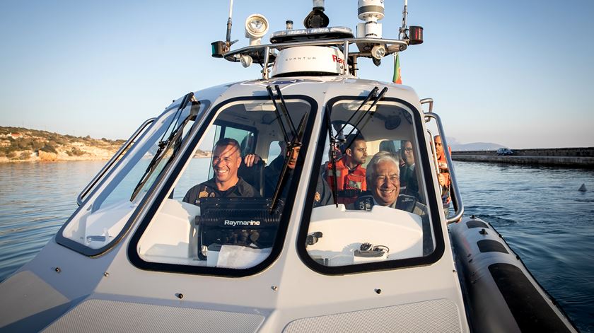 António Costa visita missão da Polícia Marítima na ilha de Samos, Grécia. Foto: Paulo Vaz Henriques