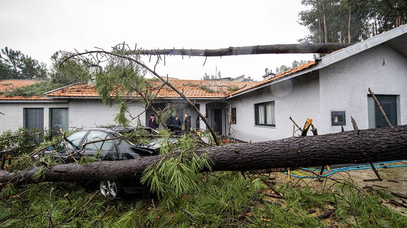 Depressão Elsa faz estragos em Santo Tirso. Foto: Octávio Santos/Lusa