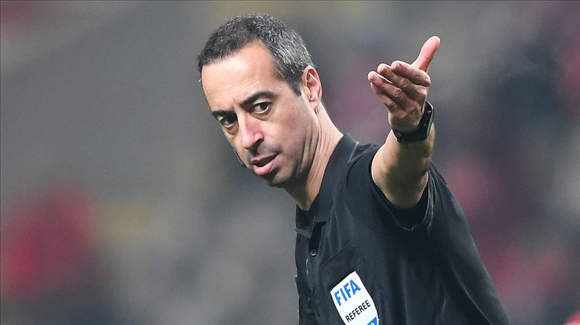 "A cabeça do João Pinheiro não está no jogo" a dois dias do dérbi: cenário "não é o ideal", defende Jorge Sousa "A cabeça do João Pinheiro não está no jogo" a dois dias do dérbi: cenário "não é o ideal", defende Jorge Sousa