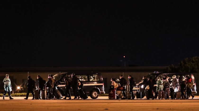 Avião que transportou portugueses retirados de Wuhan chega a Lisboa. Foto: Mário Cruz/Lusa (1)