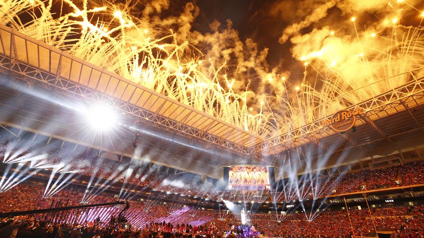 Fogo de artifício no intervalo do Super Bowl. Foto: Larry W Smith/EPA