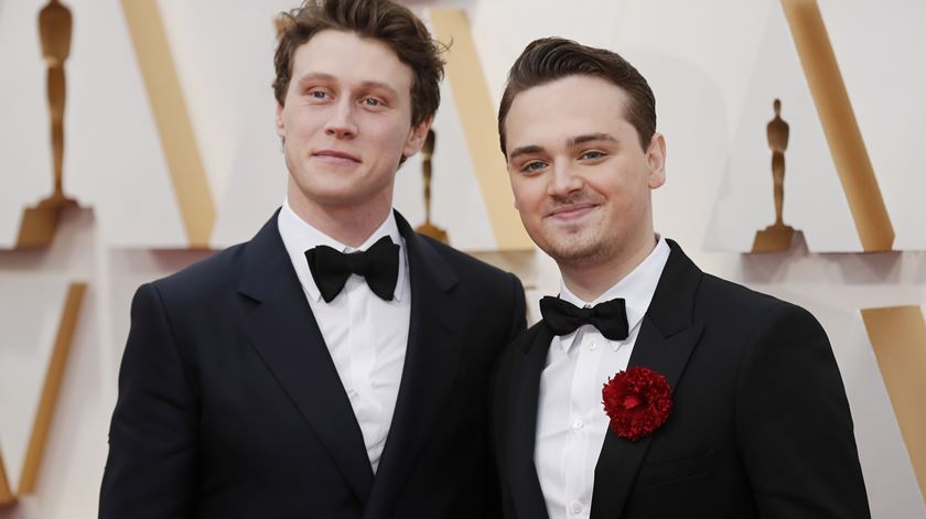 George MacKay e Dean-Charles Chapman de "1917" nos Óscares 2020 Foto: David Swanson/EPA