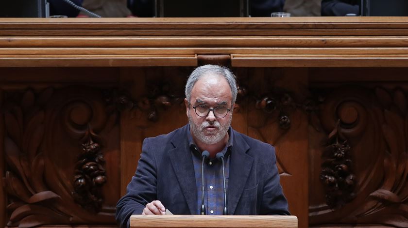 "Vale tudo para tentar lançar o pânico social", diz o deputado JM Pureza. Foto: Mário Cruz/Lusa