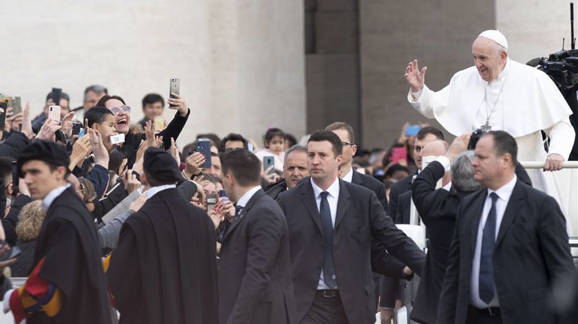 A audiência geral desta quarta-feira decorreu ao ar livre. Foto: Maurizio Brambatti/EPA