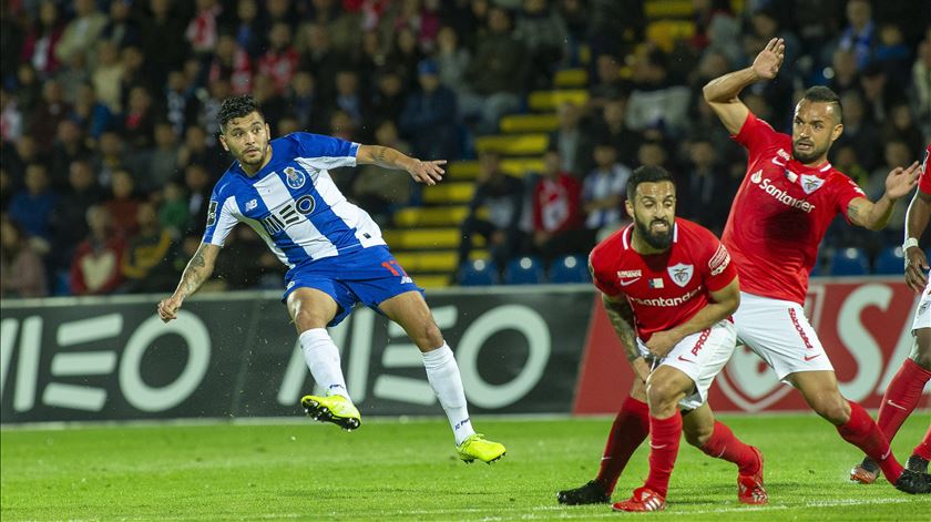 Corona tem mais dois anos de contrato com o FC Porto Foto: Eduardo Costa/Lusa