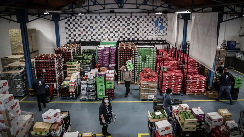 Os pedidos de ajuda chegam não só de imigrantes. Com o desemprego a crescer, cresceram também os pedidos de ajuda dos portugueses. Foto: Mário Cruz/Lusa