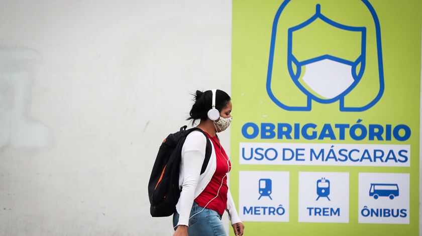 Em São Paulo, estado brasileiro mais afetado pela pandemia, a ordem de confinamento está em vigor até dia 31 de maio. Foto: Fernando Bizerra/EPA