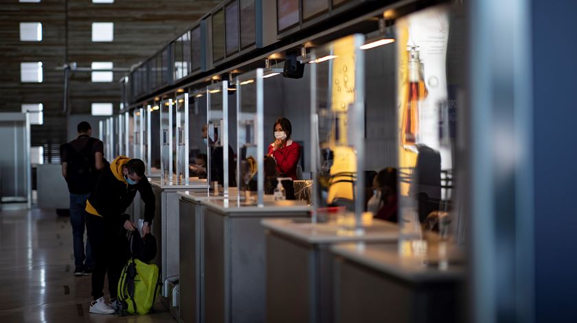 Aeroporto Charles de Gaulle, em Paris, França. Foto: Ian Langsdon/EPA