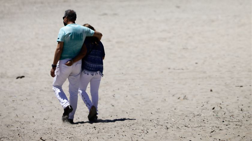 A Praia de Matosinhos lidera a lista de areais com maior lotação autorizada em tempo de pandemia com 8.300 lugares. Foto: Manuel Fernando Araújo/Lusa