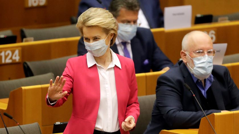 Ursula Von der Leyen apresentou a proposta da Comissão no Parlamento Europeu. Foto: Olivier Hoslet/EPA