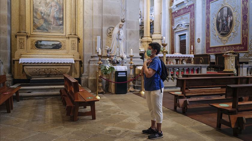 Celebrações religiosas com fiéis retomadas a partir de segunda-feira