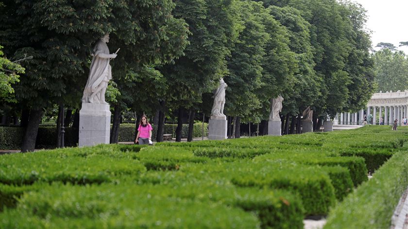  Voltou-se a passear no parque do Retiro, em Madrid. Foto: JuanJo Martín/EPA