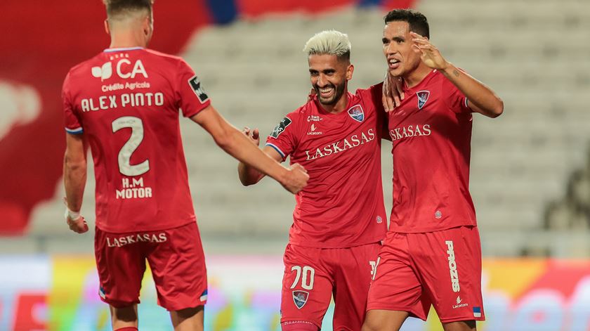 Gil Vicente e Paços de Ferreira terminam época com festival de golos Gil Vicente e Paços de Ferreira terminam época com festival de golos